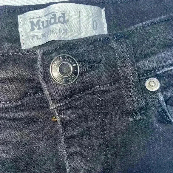 MUDD FLX stretch black jean shorts size 0 - Picture 3 of 4